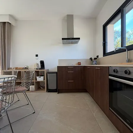 St Francois Heated Swimming Pool ,air Conditioning ,free Parking