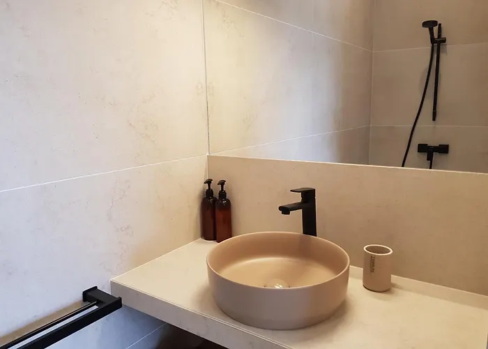 St Francois Heated Swimming Pool ,air Conditioning ,free Parking Carcassonne