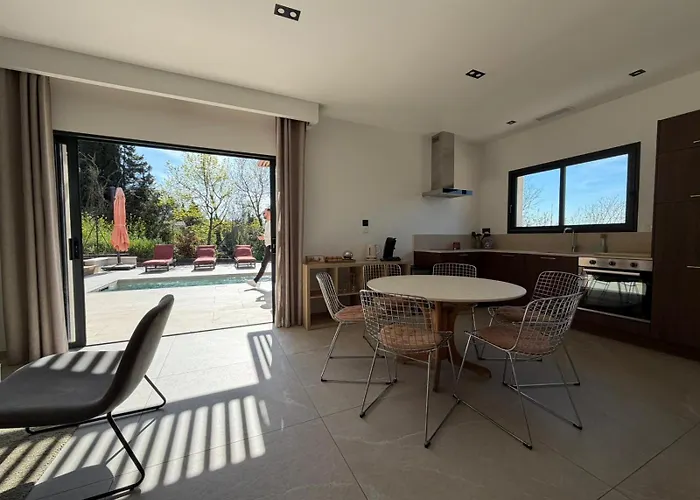 St Francois Heated Swimming Pool ,air Conditioning ,free Parking Сasa de vacaciones