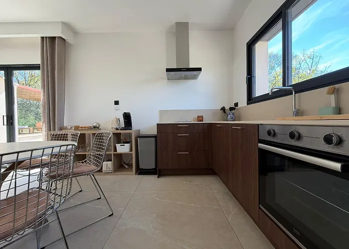 St Francois Heated Swimming Pool ,air Conditioning ,free Parking